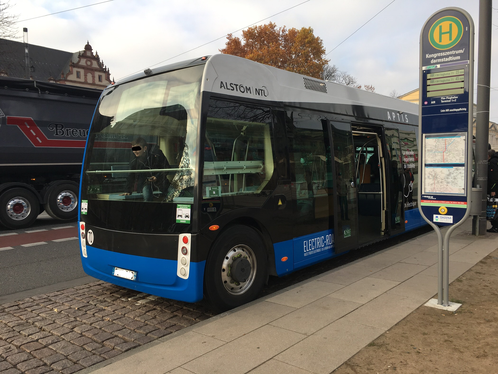 Alstom‘s Aptis an der Hst. Kongresszentrum