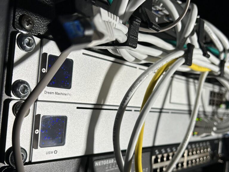 In meinem Homelab übernimmt die Ubiquiti UniFi Dream Machine Pro den Firewall-Dienst.